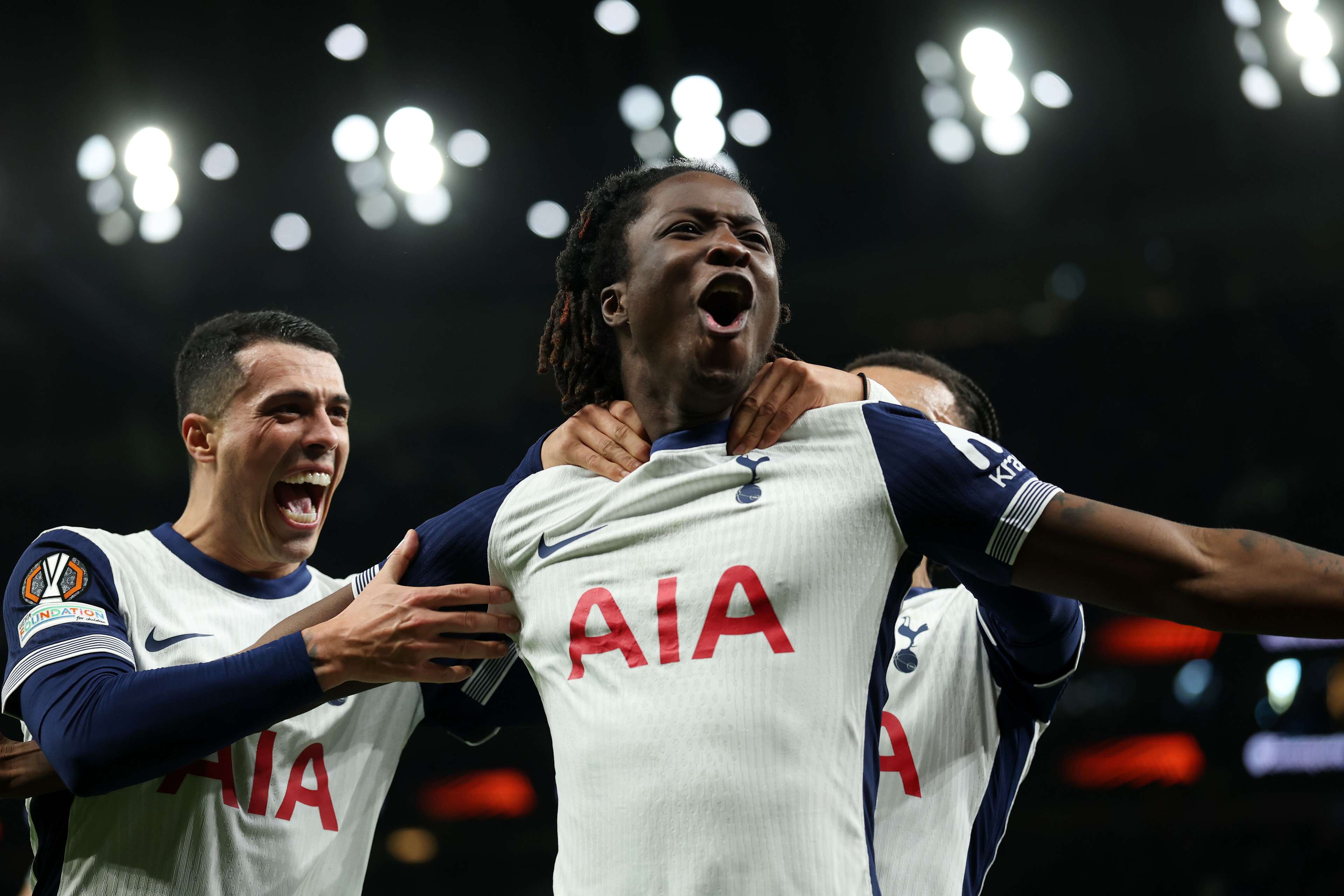 法院凍結裏昂俱樂部資產 前主席奧拉斯與俱樂部陷入糾紛.